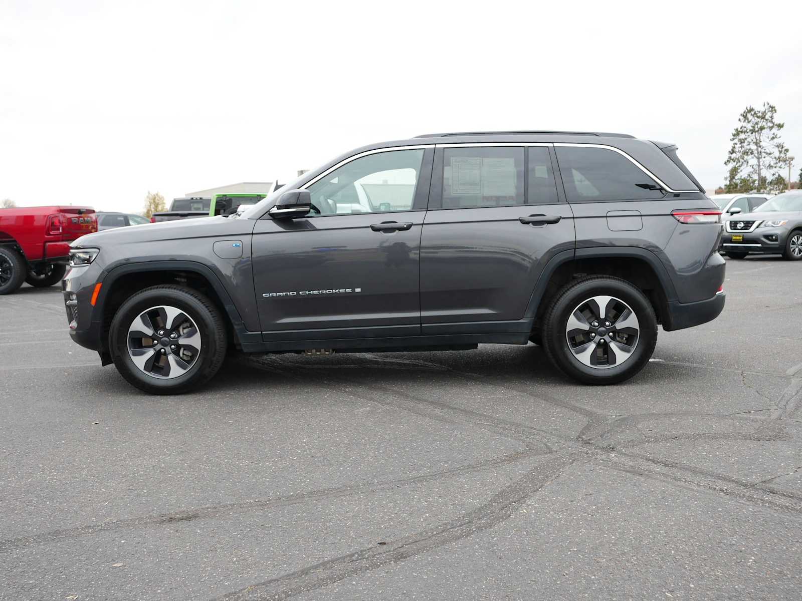 2024 Jeep Cherokee Limited 4xe photo 4