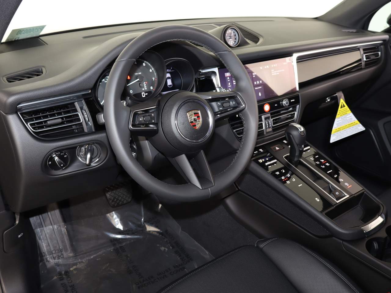 2025 Porsche Macan T photo 4