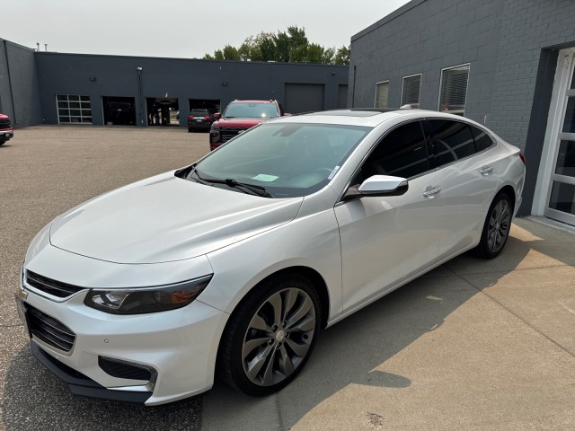 Used 2018 Chevrolet Malibu Premier with VIN 1G1ZE5SX3JF149039 for sale in Shakopee, Minnesota