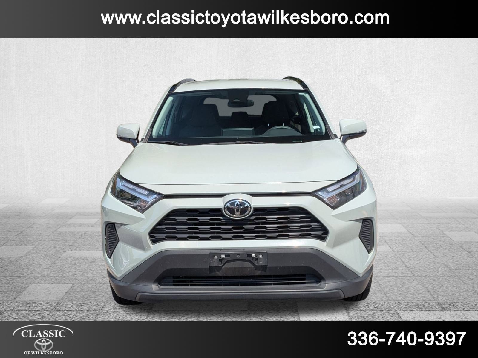 2023 Toyota RAV4 XLE photo 2