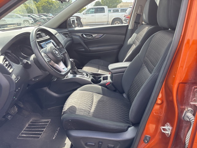 2019 Nissan Rogue SV photo 6