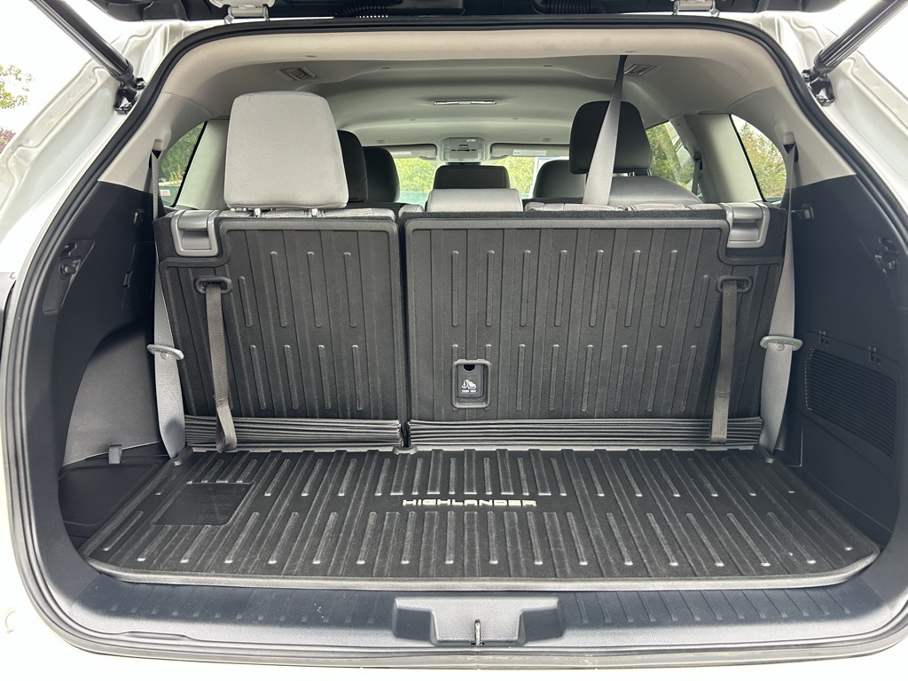 2023 Toyota Highlander Hybrid LE photo 21