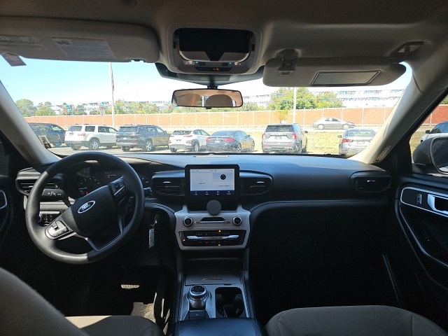 2023 Ford Explorer Base photo 3