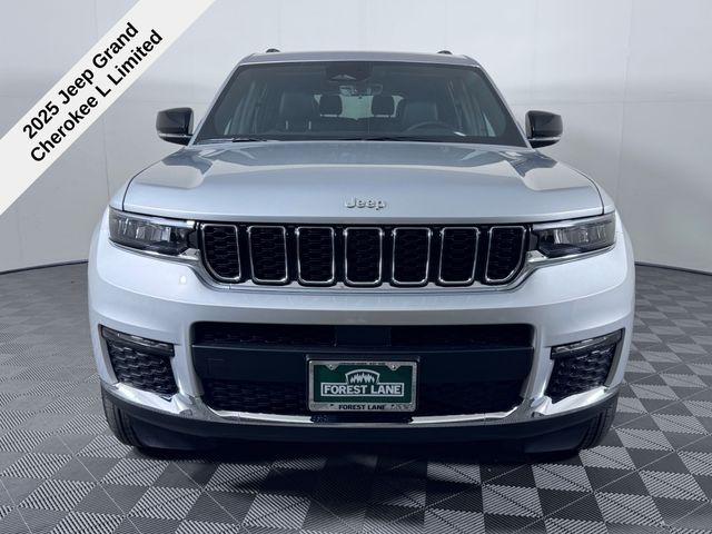 2025 Jeep Grand Cherokee Limited photo 2