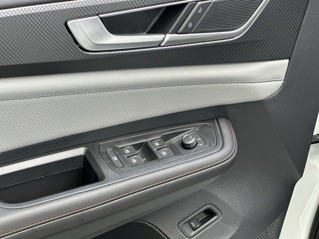 2025 Volkswagen Atlas Peak Edition SE photo 5