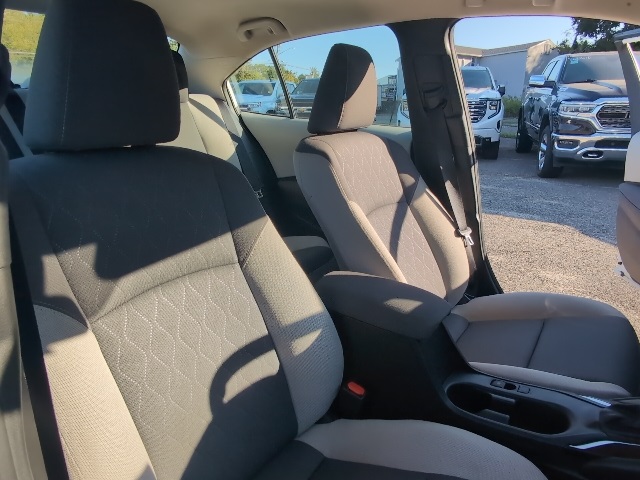 2025 Toyota Corolla LE photo 34