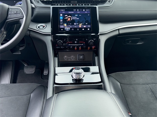 2024 Jeep Grand Cherokee Altitude photo 15