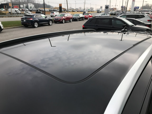 2026 Volkswagen Atlas Cross Sport SE Technology photo 2