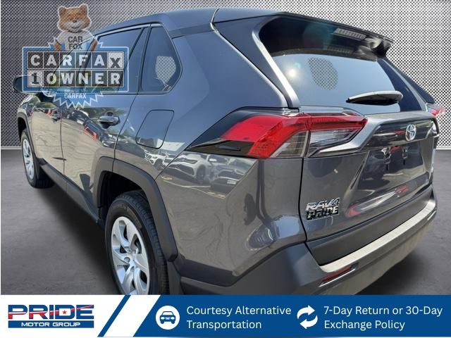 2022 Toyota RAV4 LE photo 3