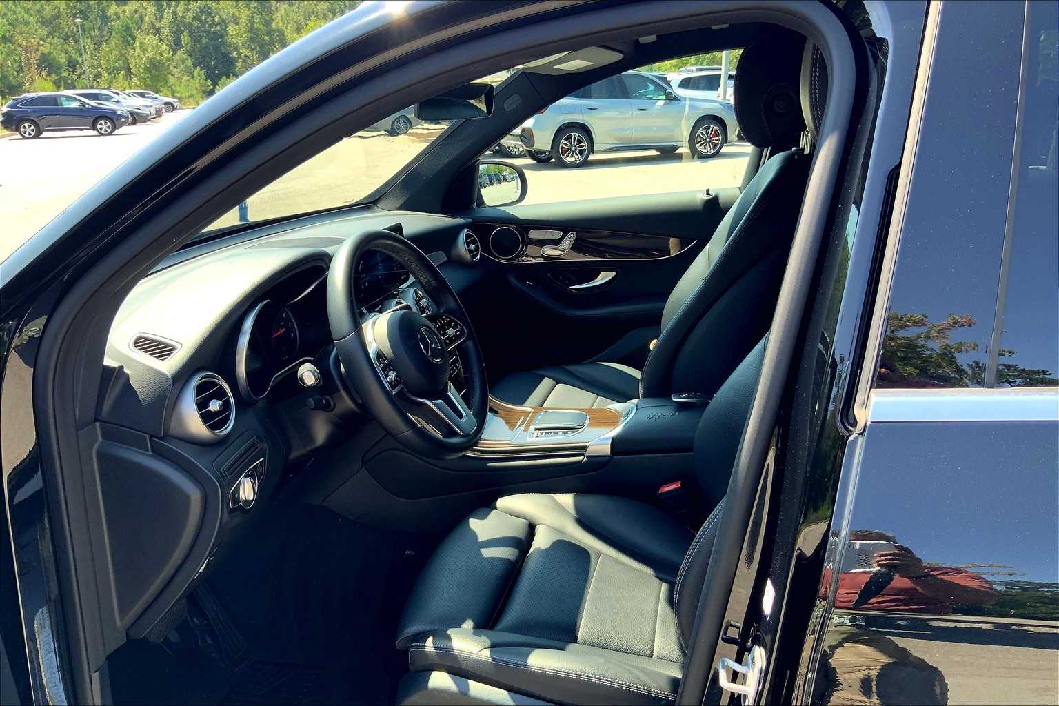 2021 Mercedes Benz GLC 300 photo 7
