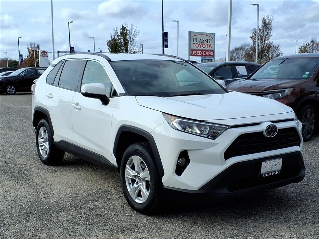 2021 Toyota RAV4 XLE photo 2