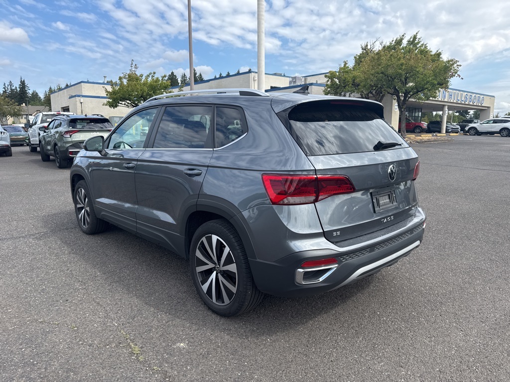 2022 Volkswagen Taos SE photo 3