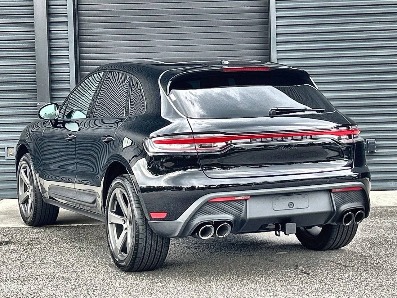 2026 Porsche Macan Base photo 11