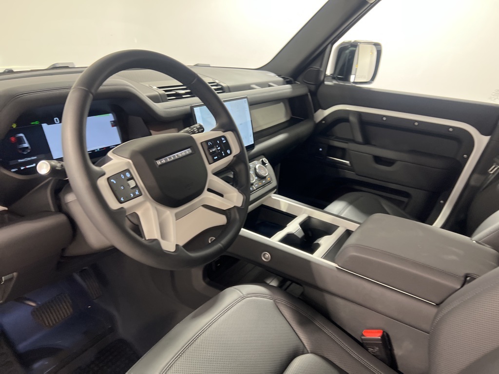2025 Land Rover Defender 130 S photo 10