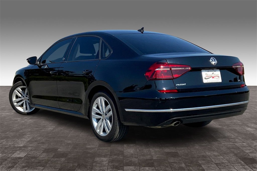 2019 Volkswagen Passat 2.0T Wolfsburg Edition photo 12