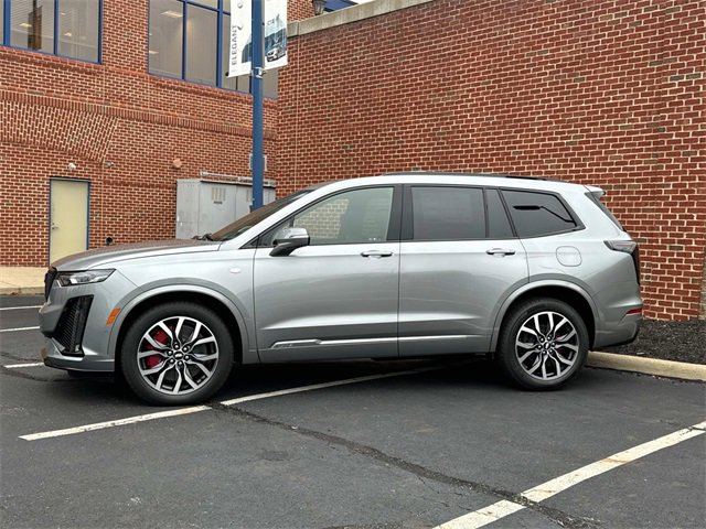 2025 Cadillac XT6 Sport photo 3