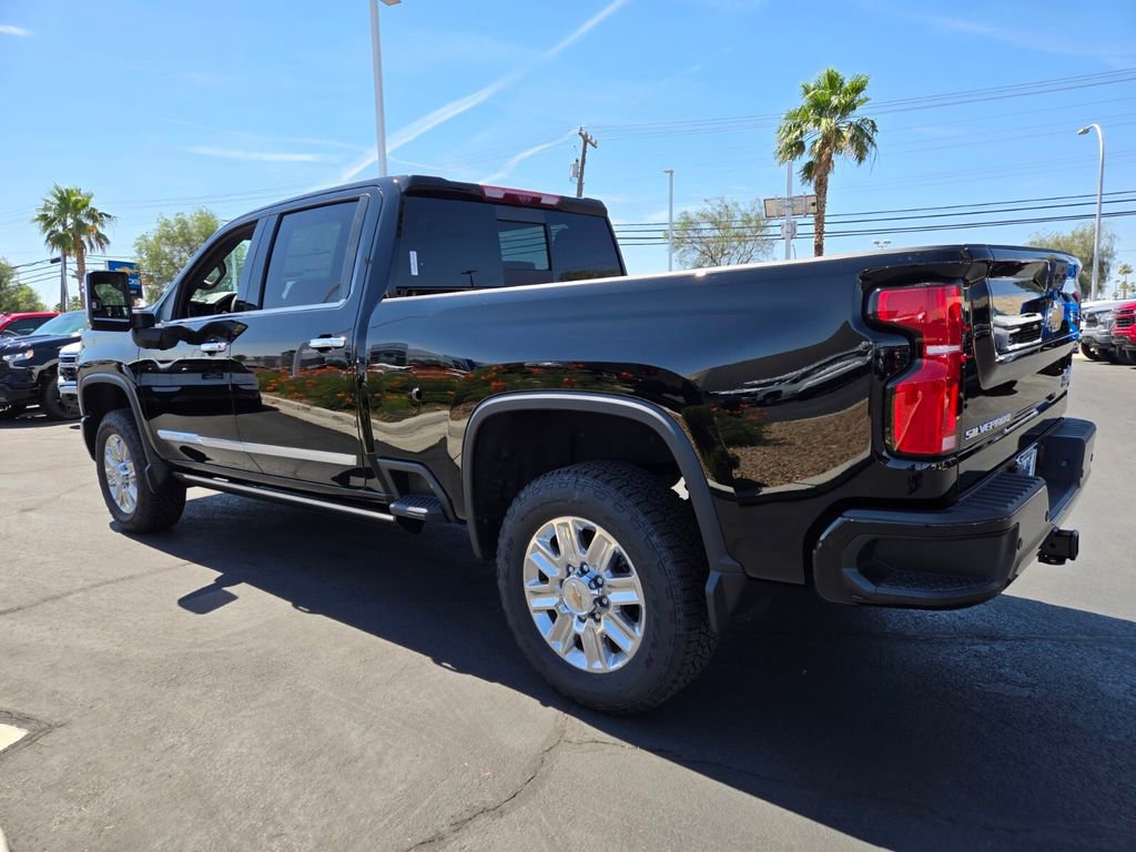 2025 Chevrolet Silverado 2500HD High Country photo 3