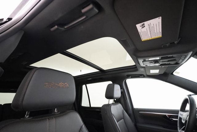 2025 Chevrolet Tahoe High Country photo 24