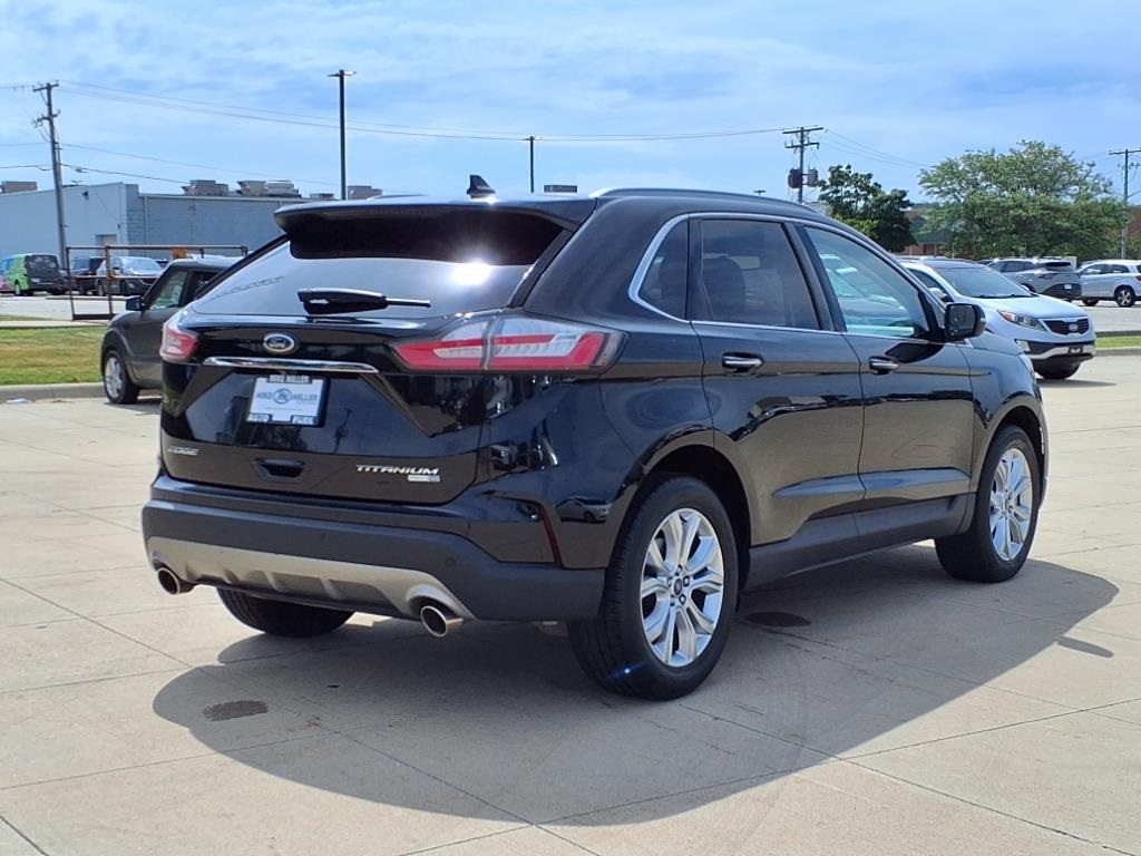 2020 Ford Edge Titanium photo 2