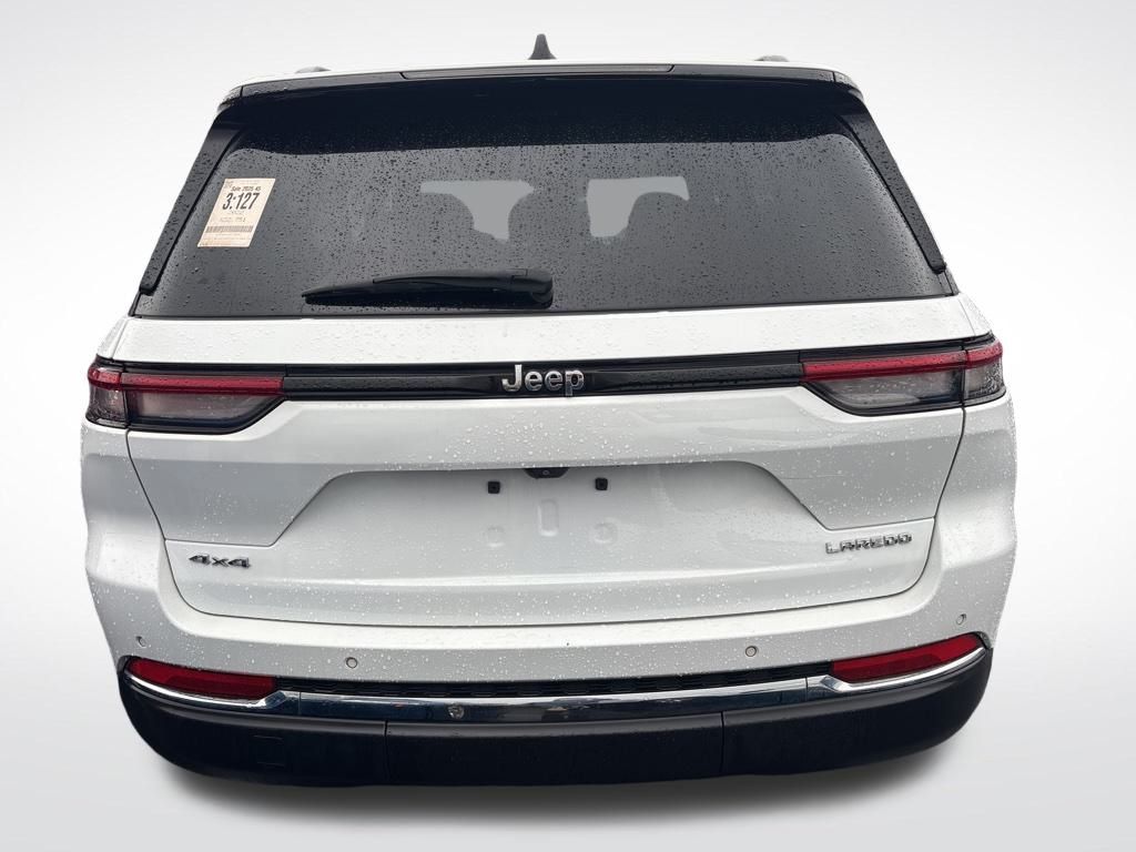 2022 Jeep Grand Cherokee Laredo photo 3