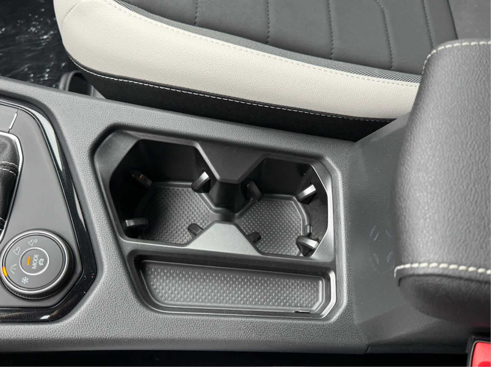 2025 Volkswagen Taos SE photo 26