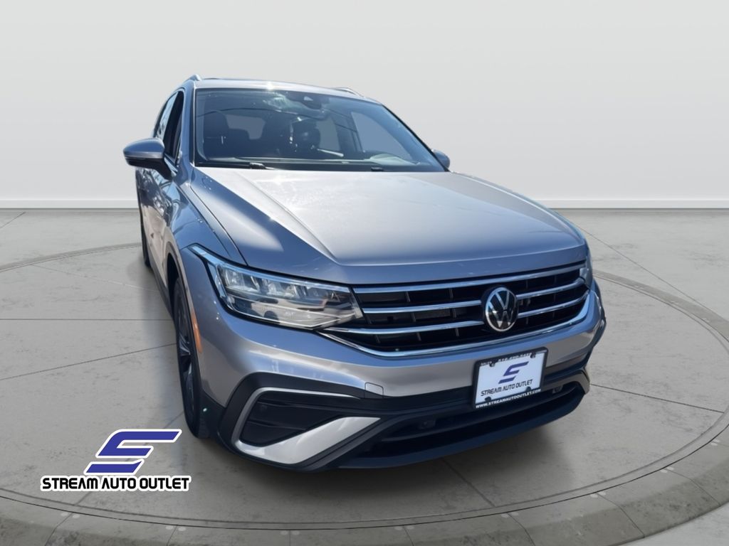 2023 Volkswagen Tiguan SE photo 2