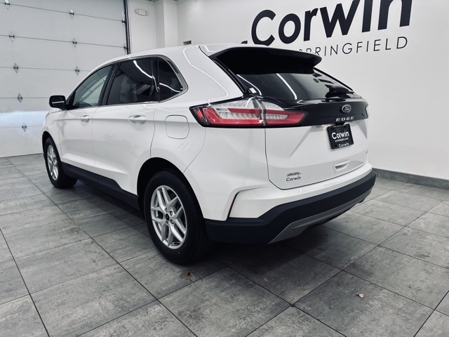 2024 Ford Edge SEL photo 2