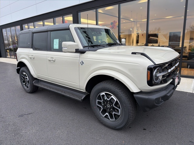 2025 Ford Bronco 4-Door Outer Banks's photo