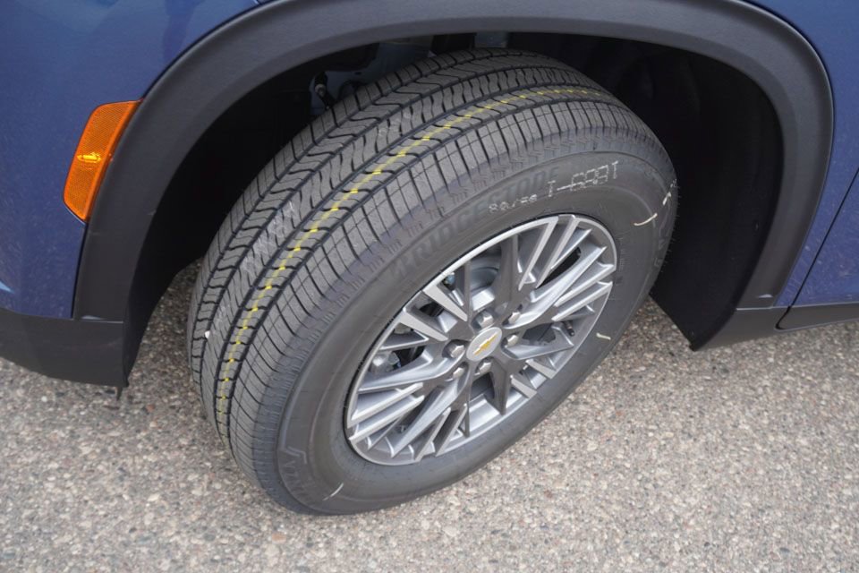 2025 Chevrolet Traverse photo 8