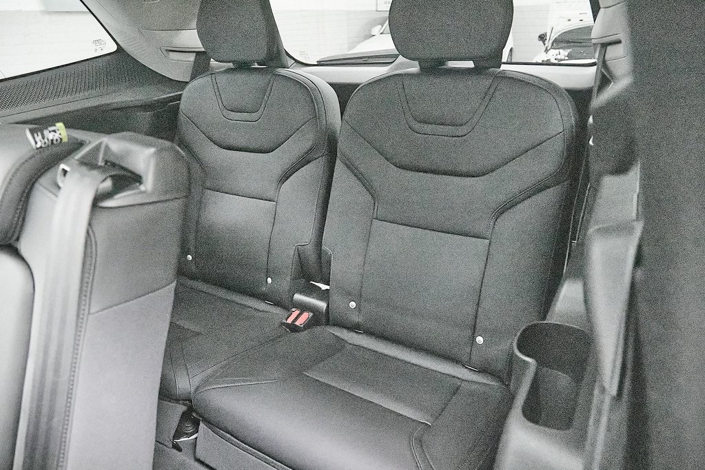 2025 VOLVO EX90 - Image 26