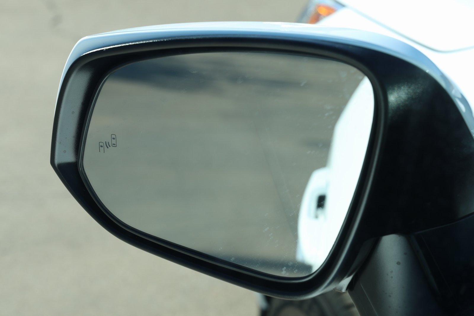 2025 Toyota RAV4 XLE photo 3