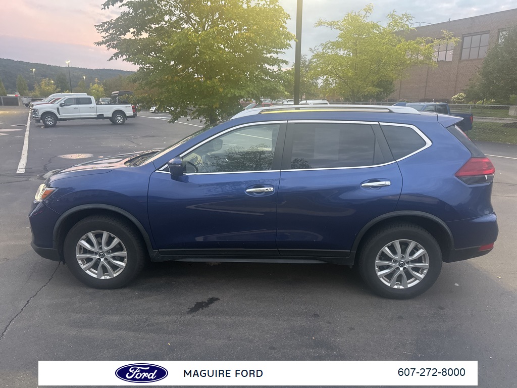 2019 Nissan Rogue SV photo 8