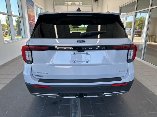 2025 Ford Explorer photo 2