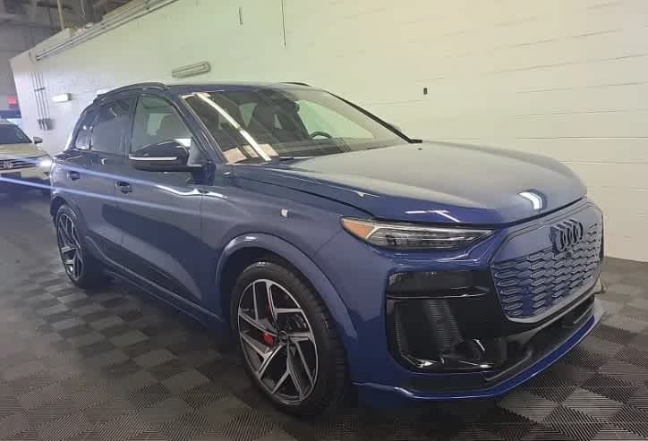 2025 Audi SQ6 e-tron Prestige's photo