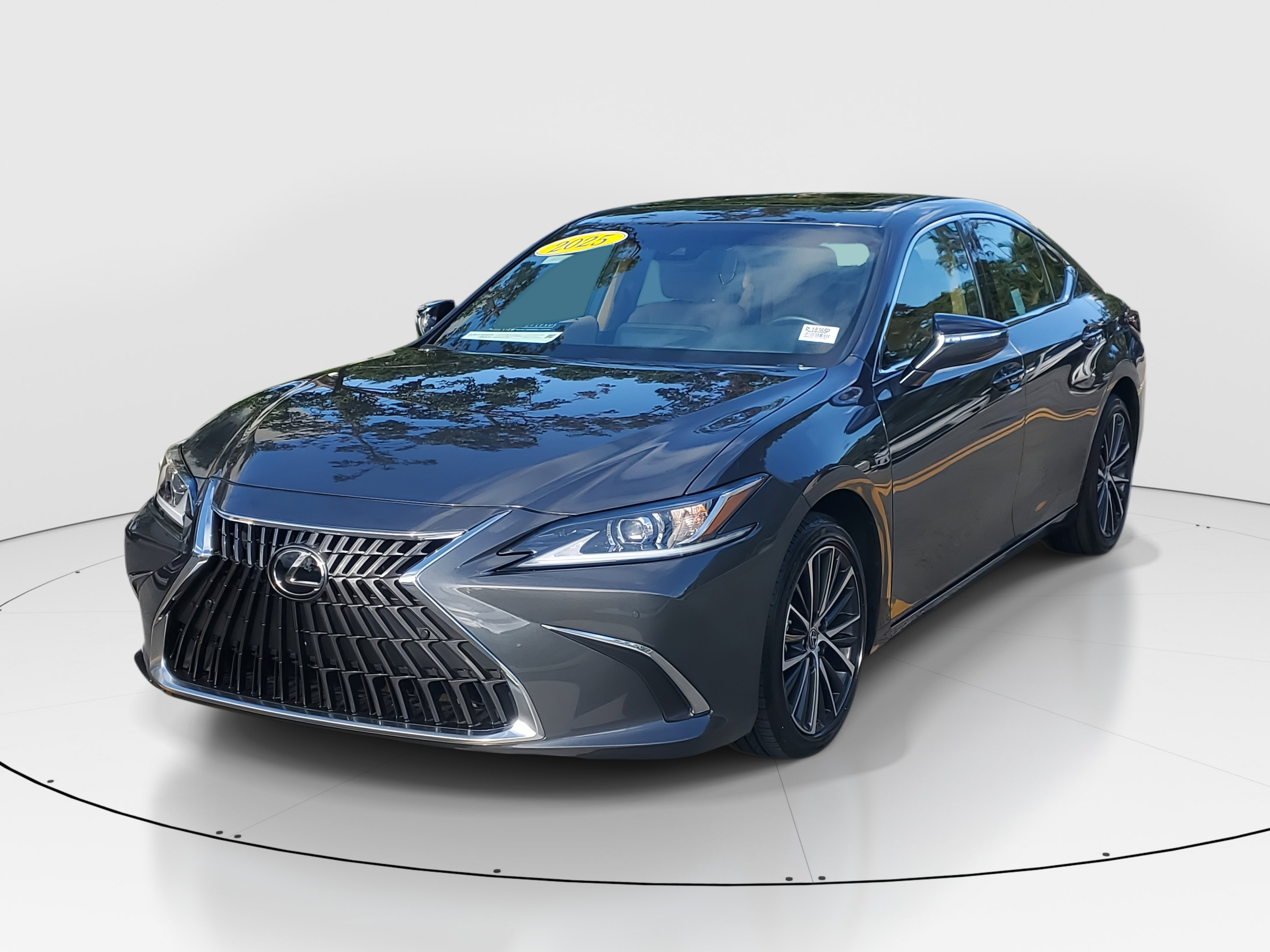 2025 Lexus ES 350 photo 4