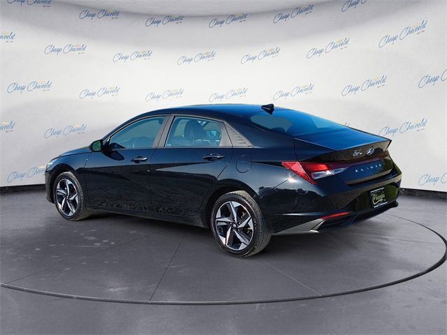 2023 Hyundai Elantra SEL photo 3