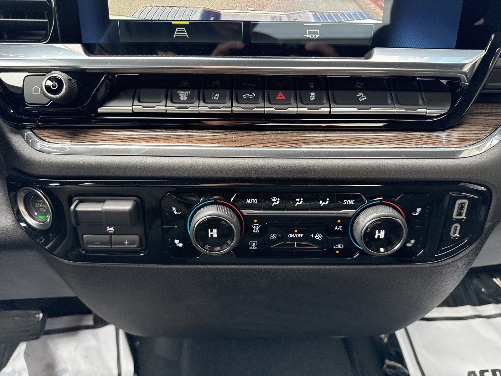 2025 Chevrolet Silverado 2500HD LT photo 17