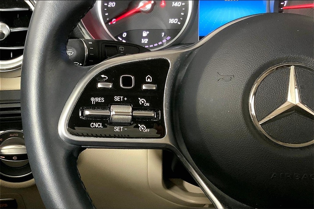 2022 Mercedes Benz GLC 300 photo 18