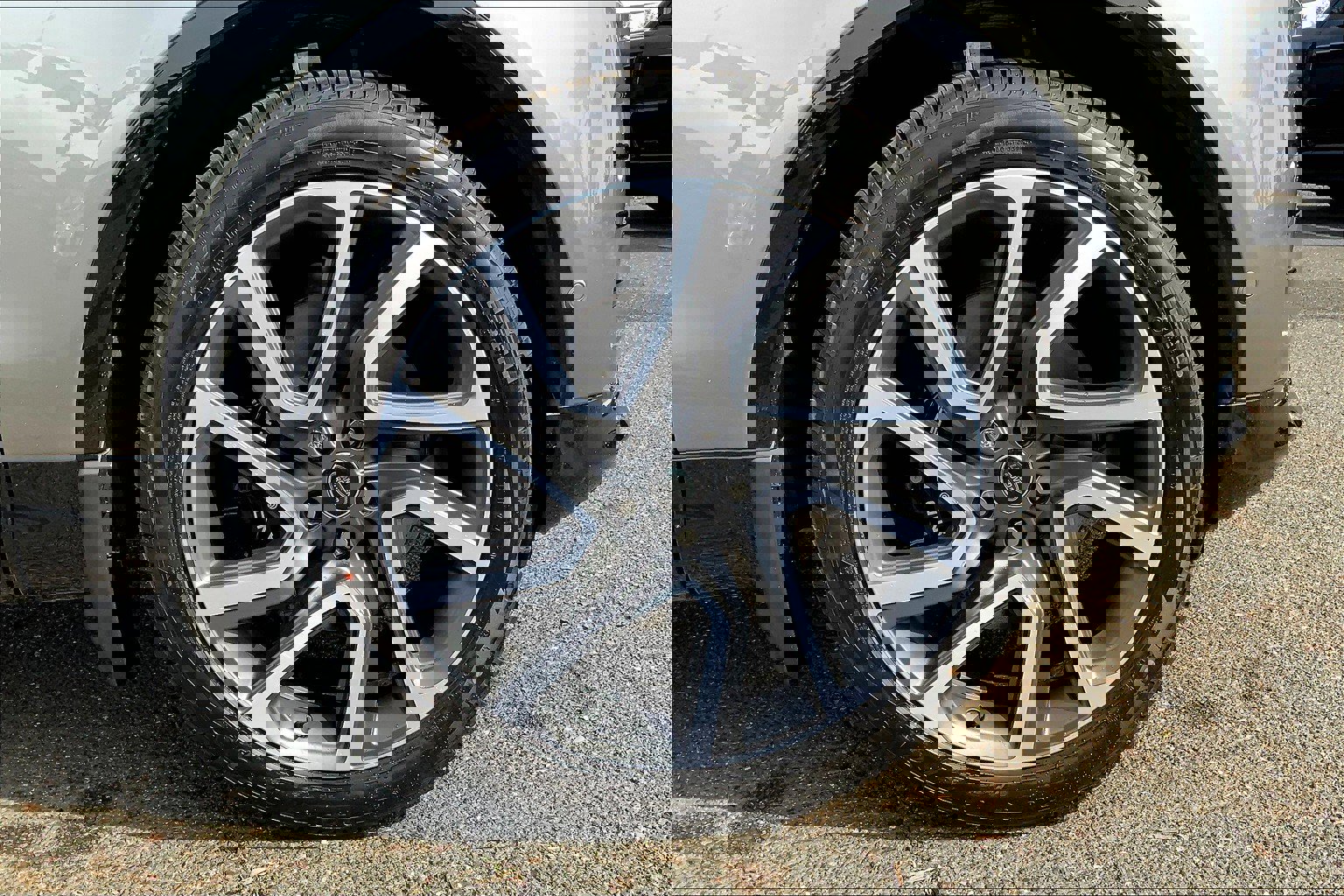 2025 Land Rover Discovery Metropolitan Edition photo 11
