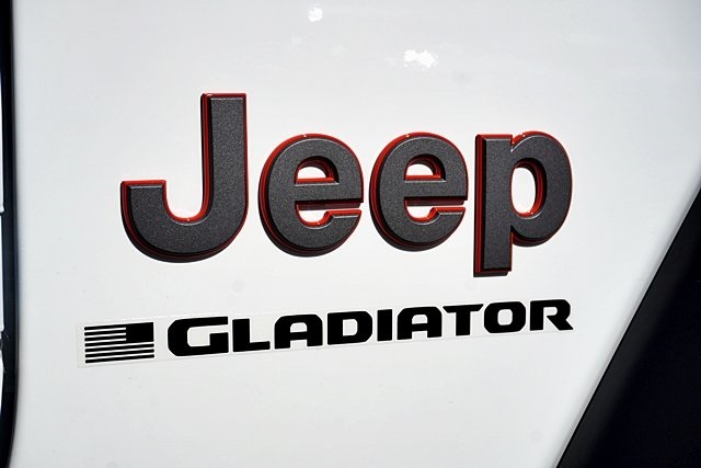 New 2025 Bright White Clear-Coat Exterior Paint Jeep Mojave image 11