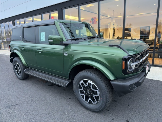 2025 Ford Bronco 4-Door Outer Banks's photo