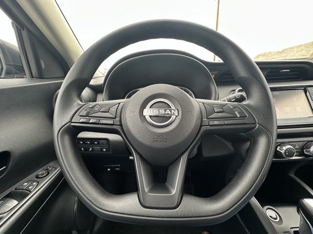 2025 Nissan Kicks Play S photo 9