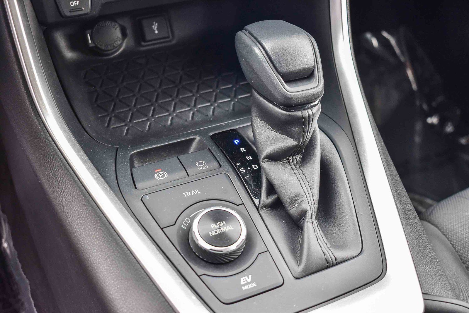 2021 Toyota RAV4 XLE photo 16