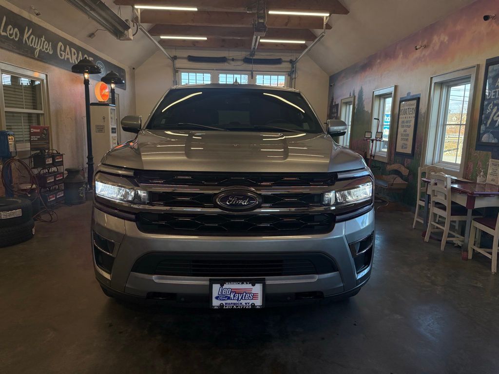 2023 Ford Expedition MAX Limited photo 3
