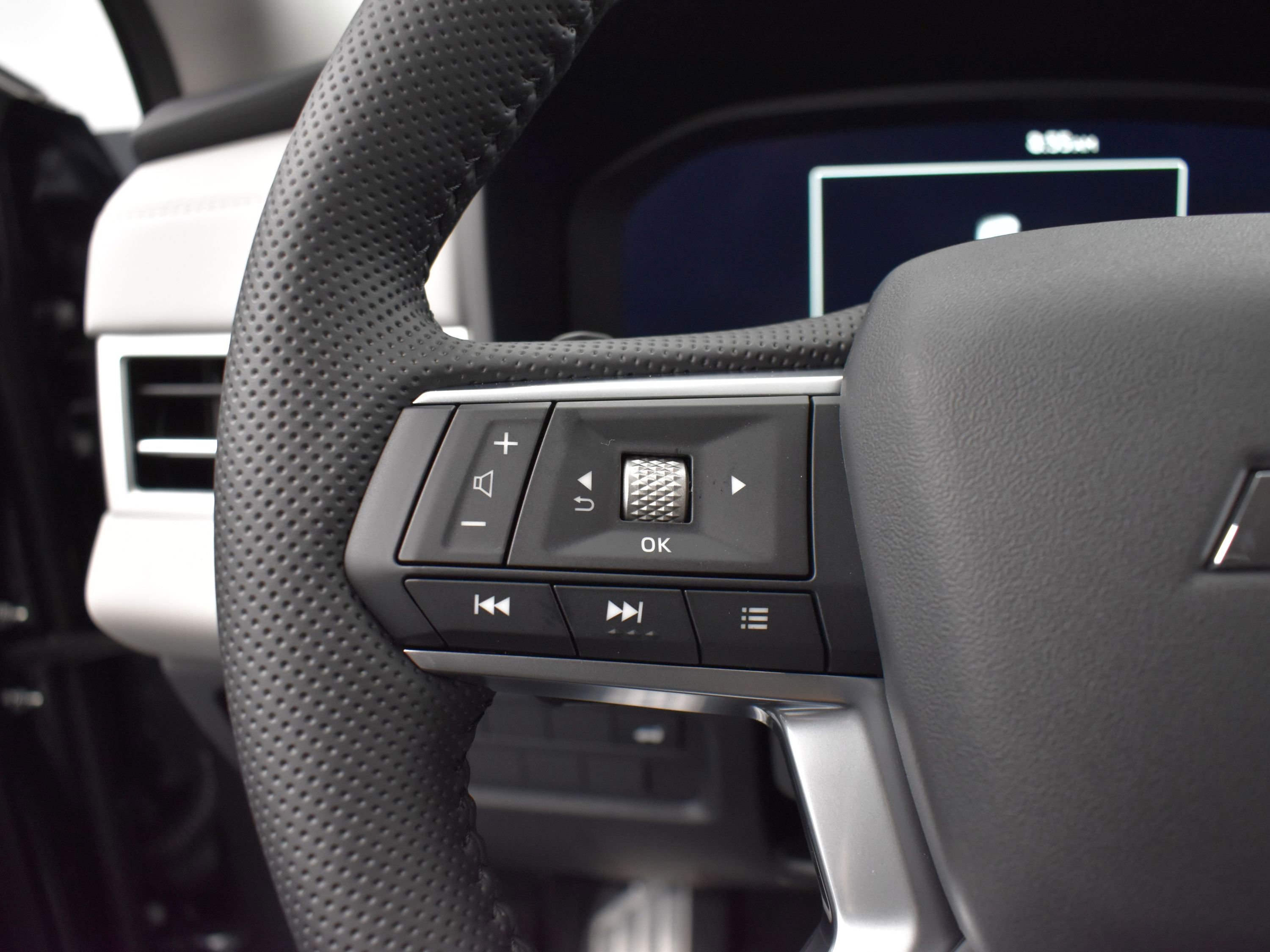 2025 Mitsubishi Outlander SEL photo 10