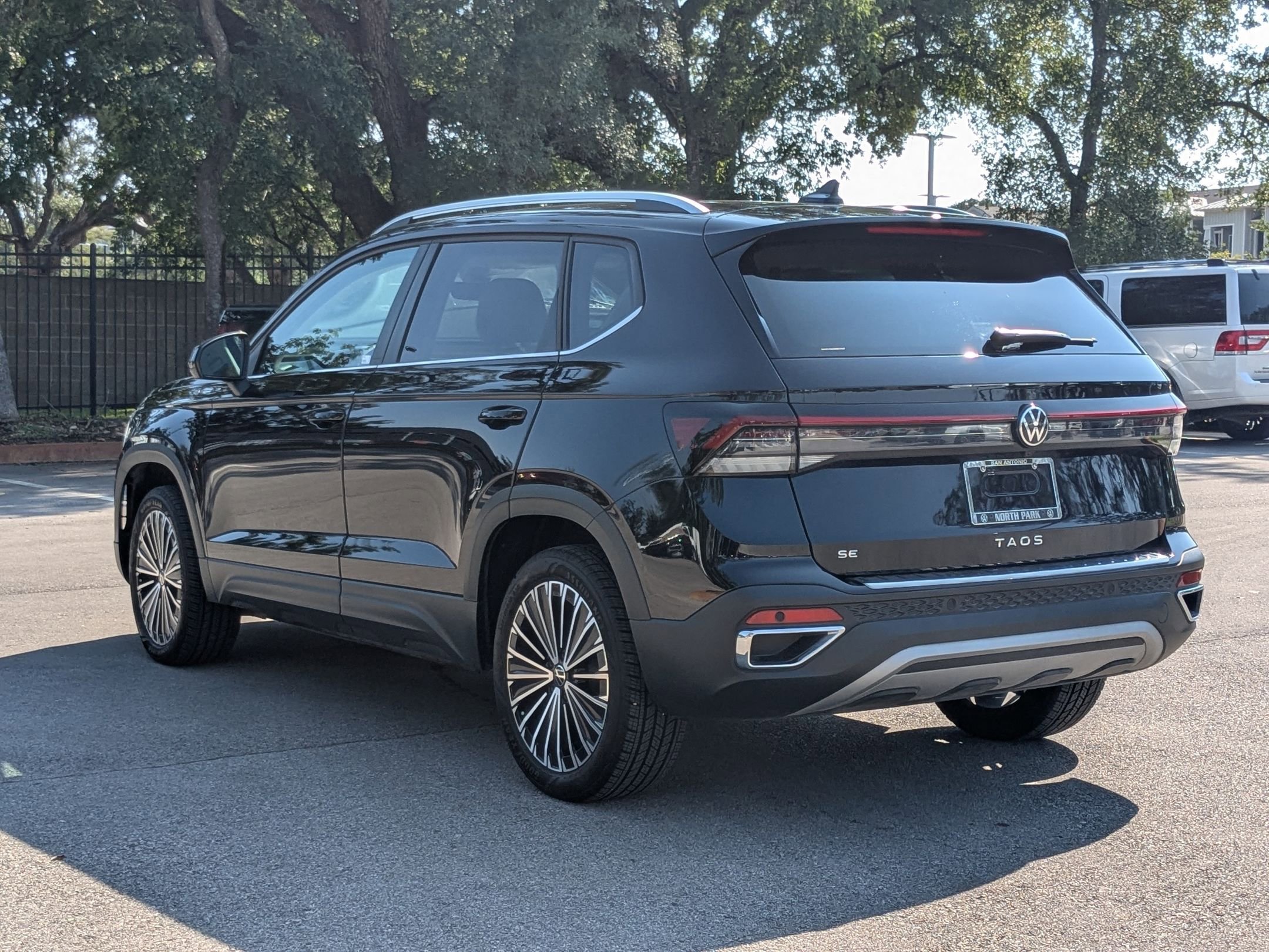 2025 Volkswagen Taos SE photo 2