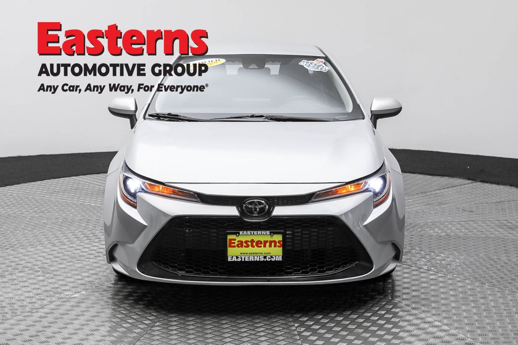 2021 Toyota Corolla LE photo 2