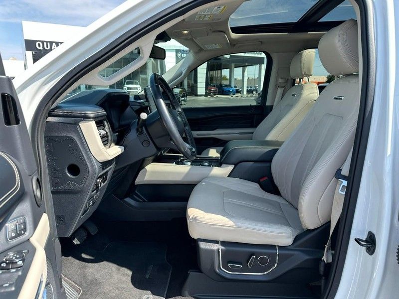 2023 Ford Expedition MAX Platinum photo 16