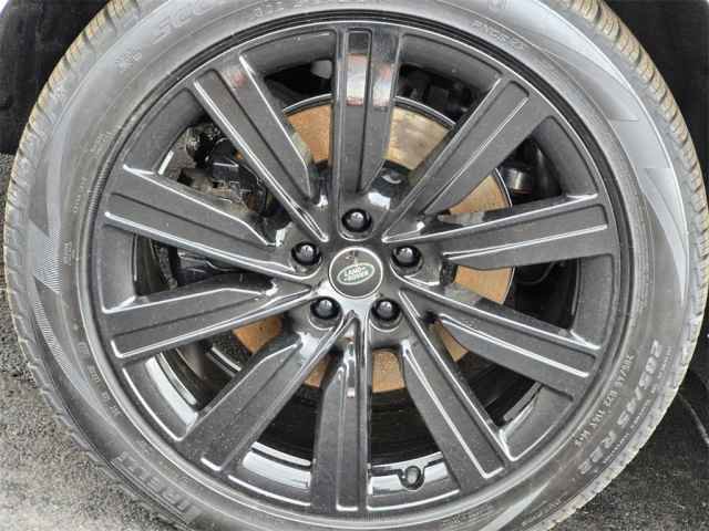2025 Land Rover Range Rover SE photo 7