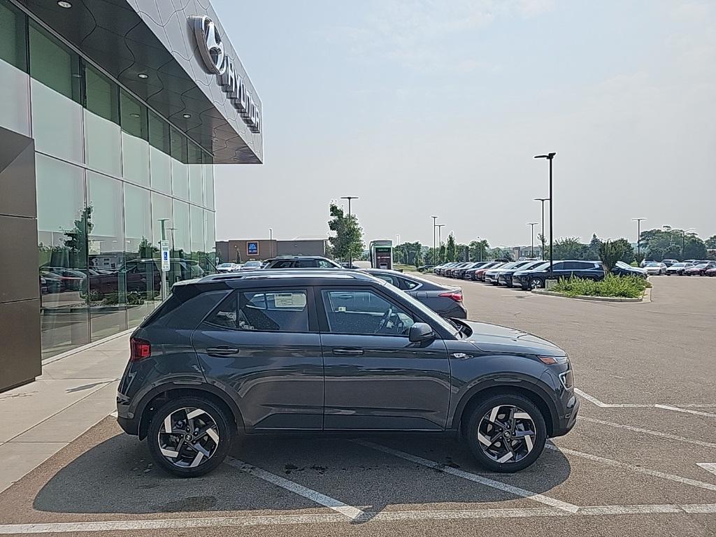 2025 Hyundai Venue Limited photo 6